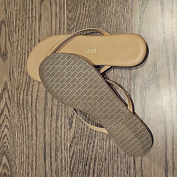 TKEES flip flops sz 37 - Picture 2 of 3